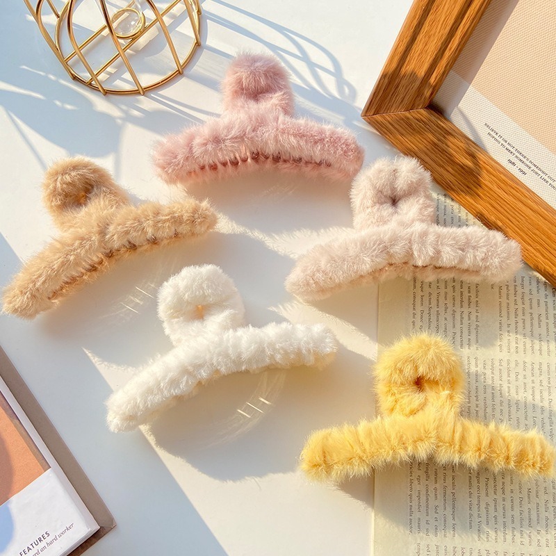 【海麗娜】韓版毛毛爪夾 髮夾 鯊魚夾 髮飾 洗澡髮夾 頭飾 抓夾 毛絨髮夾 生活用品 配飾【D40】-細節圖9