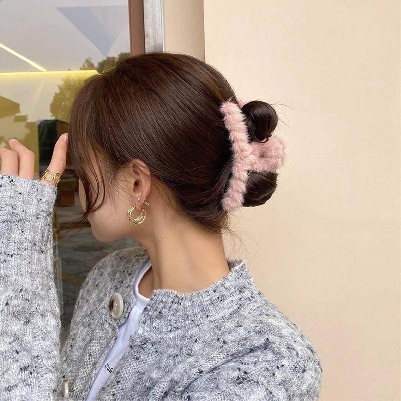 【Helena】韓版毛毛爪夾 髮夾 鯊魚夾 髮飾 洗澡髮夾 頭飾 抓夾 毛絨髮夾 生活用品 配飾【D40】-細節圖5