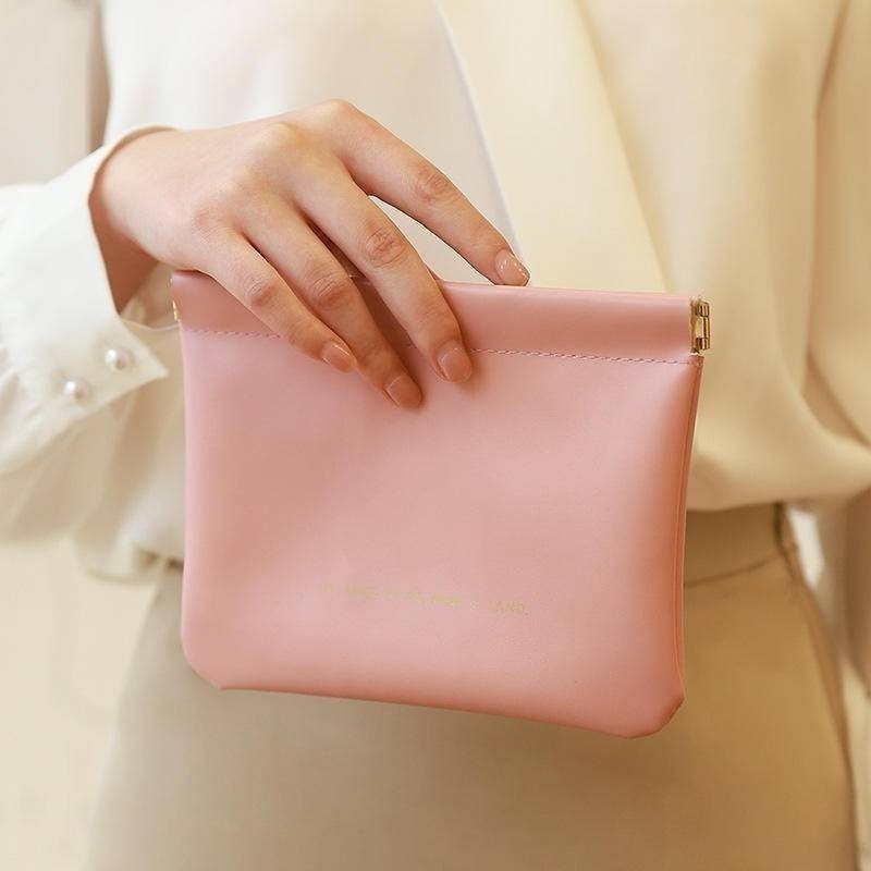 【Helena】彈片收納包 隨身小收納包 彈片收納袋 3c收納包 防水皮革零錢包 衛生棉包 旅行包 包包【D66】-細節圖6