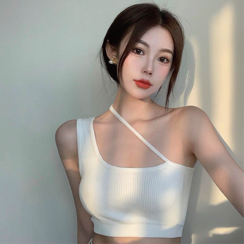 【Helena】韓版美背吊帶打底背心 帶胸墊 上衣 單肩背心 斜肩甜美V領抹胸內搭打底背心 背心女【B141】-細節圖3