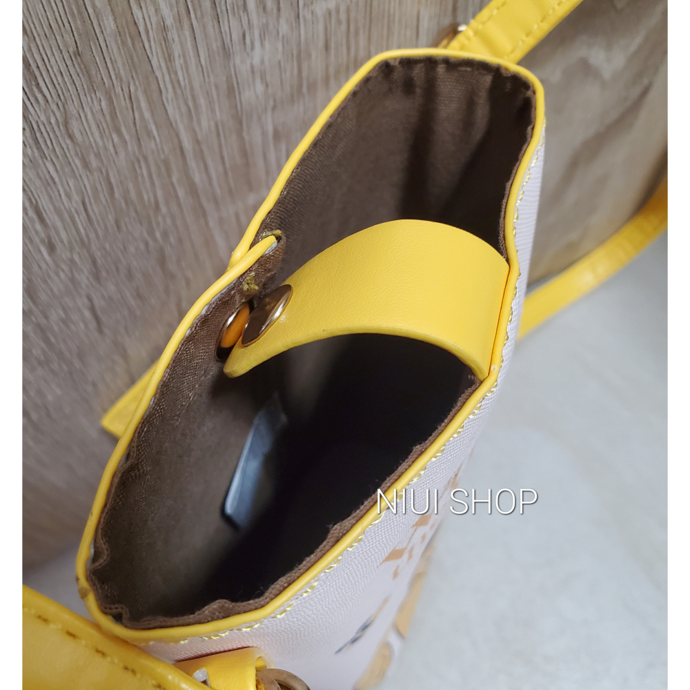 【NIUI SHOP】正版迪士尼小熊維尼手機包 手機袋 手機斜背包B1-細節圖4