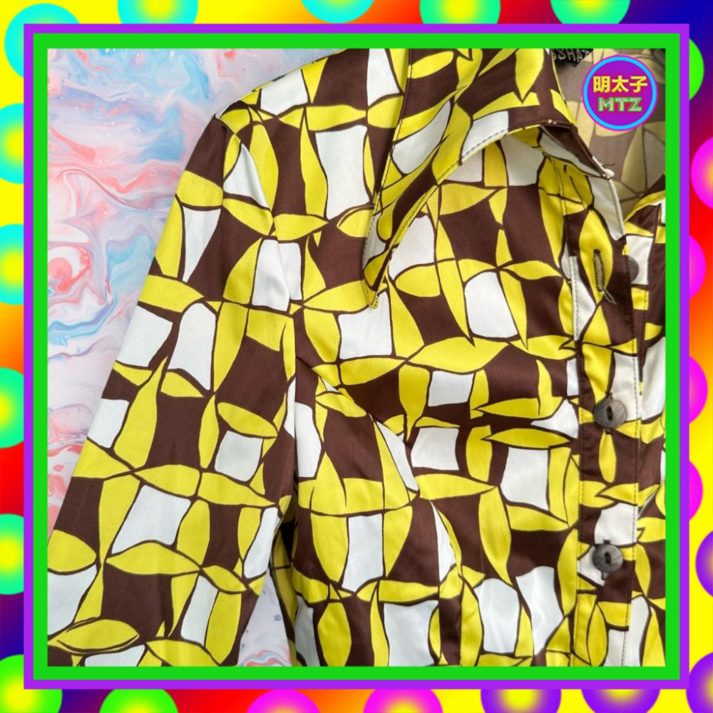 二手 MISSHATO 咖黃白配色 印花 略亮面 微挺 彈性 短版 短袖 襯衫 F913 【明太子 古著應召站】-細節圖2