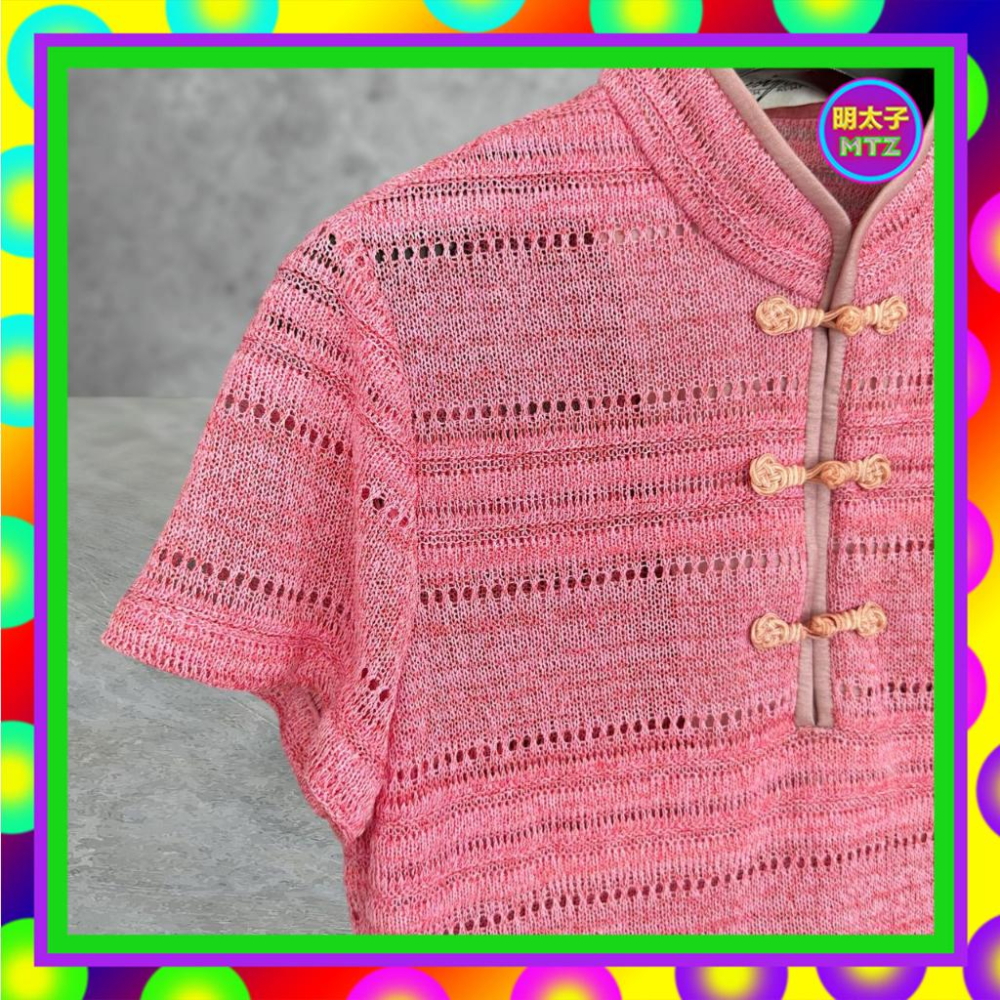 二手 暗粉紅色 針織 略鏤空 彈性 旗袍領 中短版 短袖 襯衫 F804 【明太子 古著應召站】-細節圖2