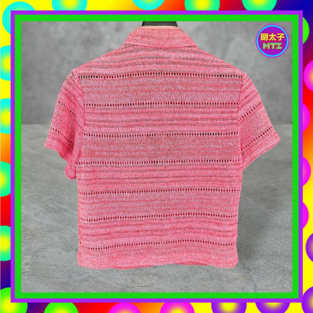 二手 暗粉紅色 針織 略鏤空 彈性 旗袍領 中短版 短袖 襯衫 F804 【明太子 古著應召站】-細節圖3