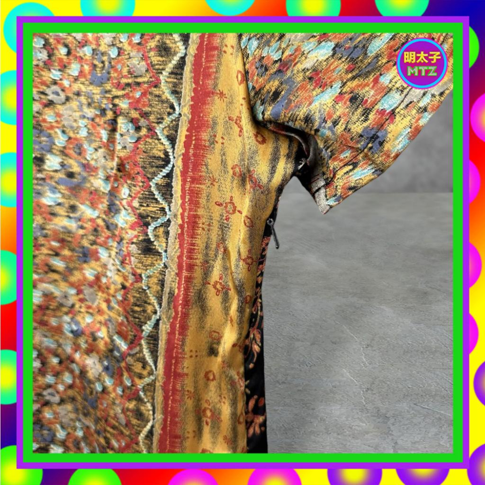 二手 C2 棕黑配色 彩色印花 緞面 輕薄 側拉鍊 寬鬆 短袖 洋裝 F619 【明太子 古著應召站】-細節圖4