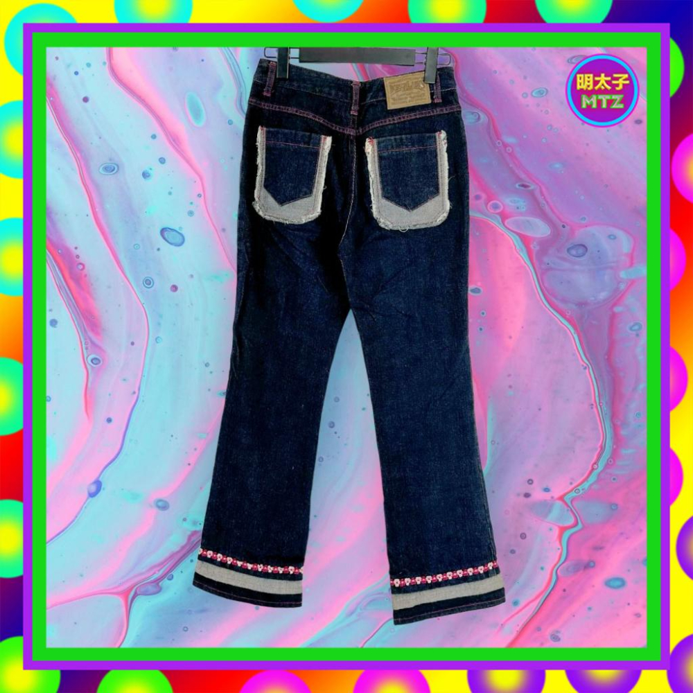 二手 BOBSON 深藍色 牛仔 微彈性 拼接 刺繡 排釦 微喇叭 高腰 27 長褲 F405 【明太子 古著應召站】-細節圖4