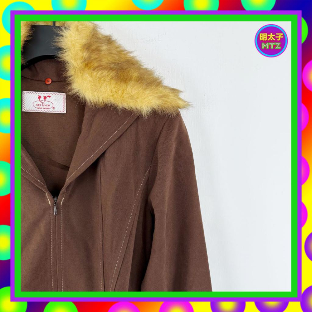 二手 HER HIM 咖啡色 微挺 上拉鍊 可拆毛領 附金屬頭腰帶 長袖 洋裝 F130 【明太子 古著應召站】-細節圖3