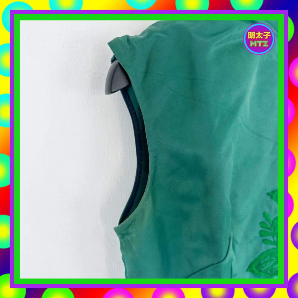 二手 綠色 緞面 輕薄 無內裡 刺繡 銀蔥 肩排釦 古董訂製 旗袍 洋裝 F109 【明太子 古著應召站】-細節圖2