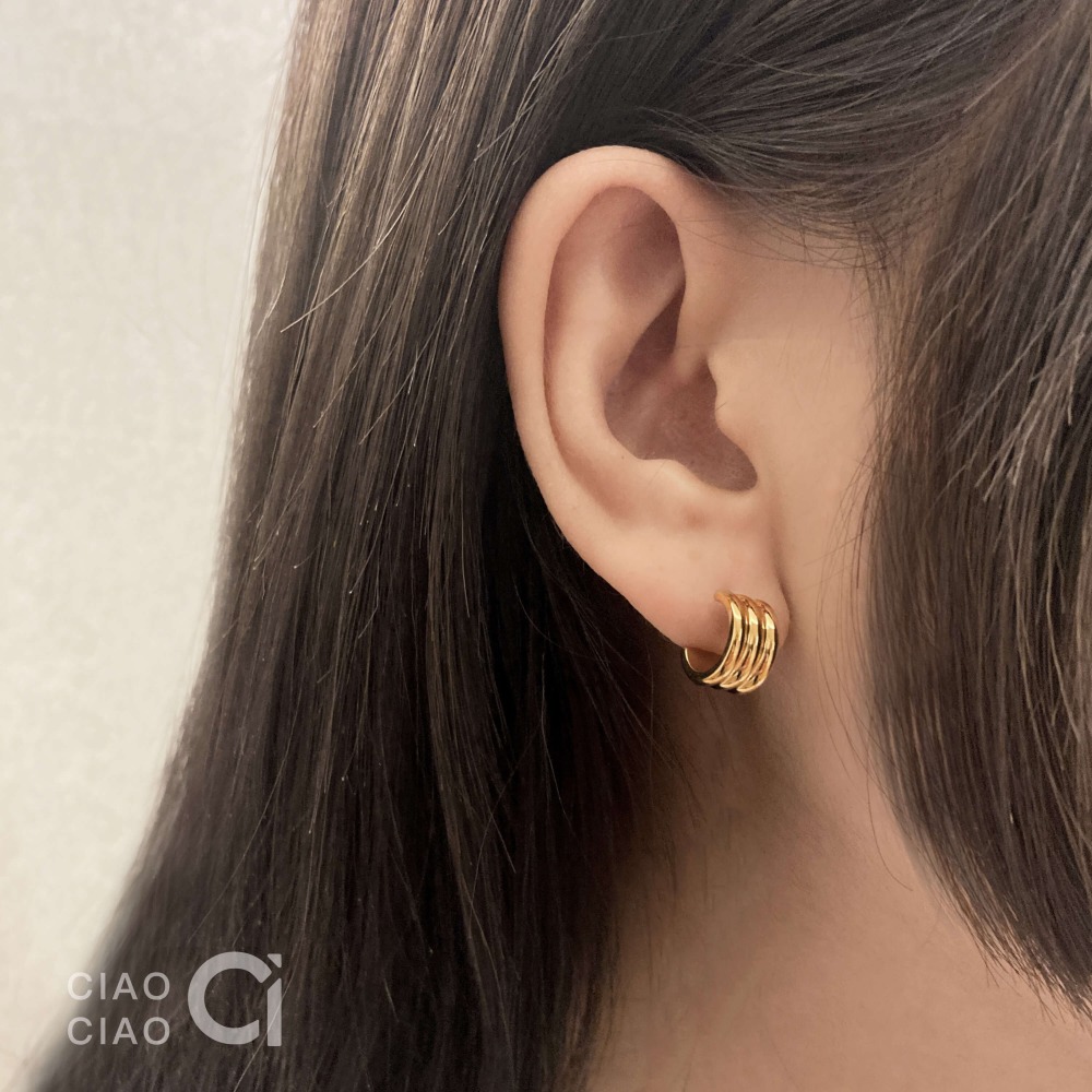 E16｜𝐂𝐥𝐚𝐬𝐬𝐲 𝐕𝐢𝐛𝐞𝐬 極簡感俐落C圈耳環（2色）-細節圖8