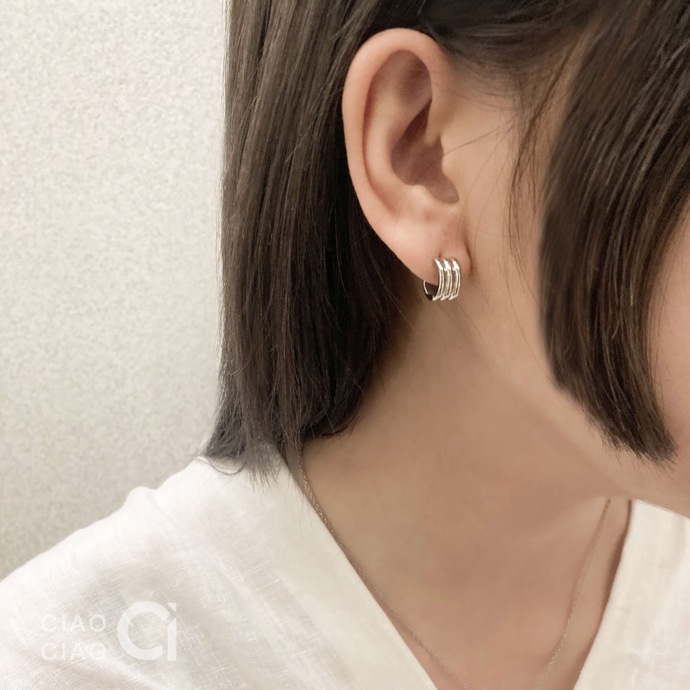 E16｜𝐂𝐥𝐚𝐬𝐬𝐲 𝐕𝐢𝐛𝐞𝐬 極簡感俐落C圈耳環（2色）-細節圖10