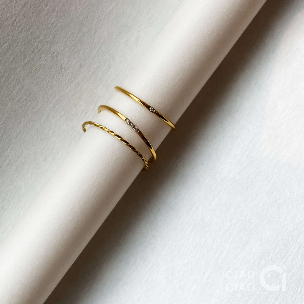 R05｜𝐂𝐥𝐚𝐬𝐬𝐲 𝐕𝐢𝐛𝐞𝐬 極細麻花溫柔感可疊搭細戒-細節圖2