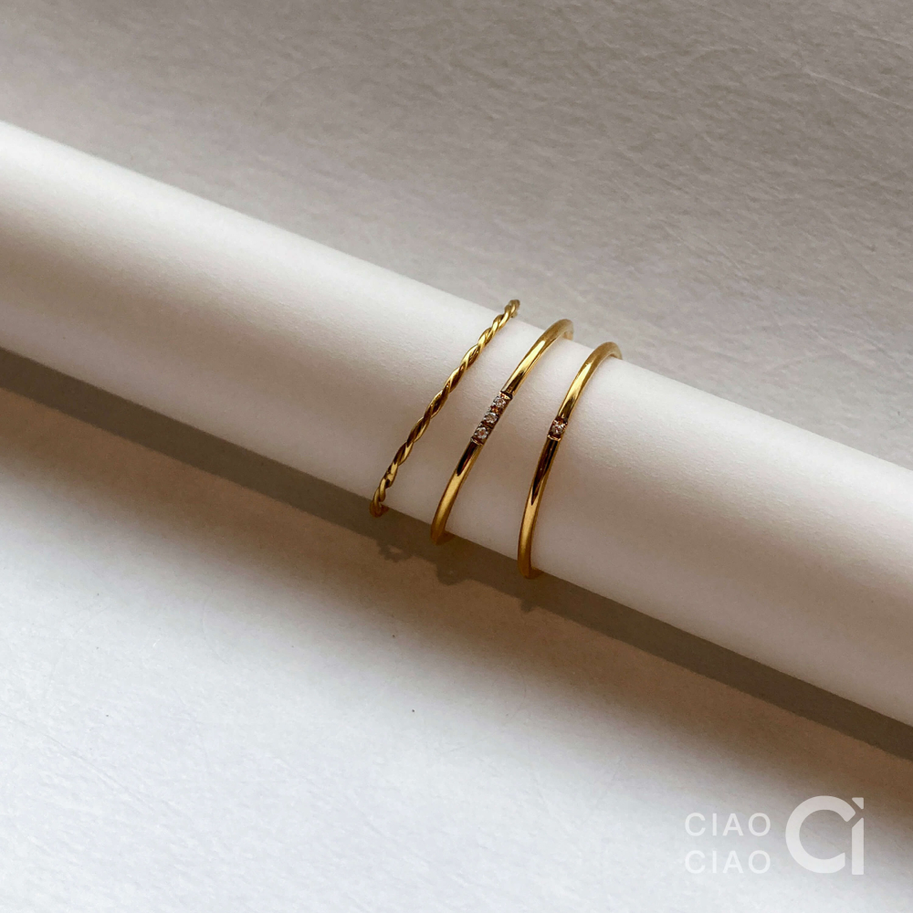 R05｜𝐂𝐥𝐚𝐬𝐬𝐲 𝐕𝐢𝐛𝐞𝐬 極細麻花溫柔感可疊搭細戒-細節圖5