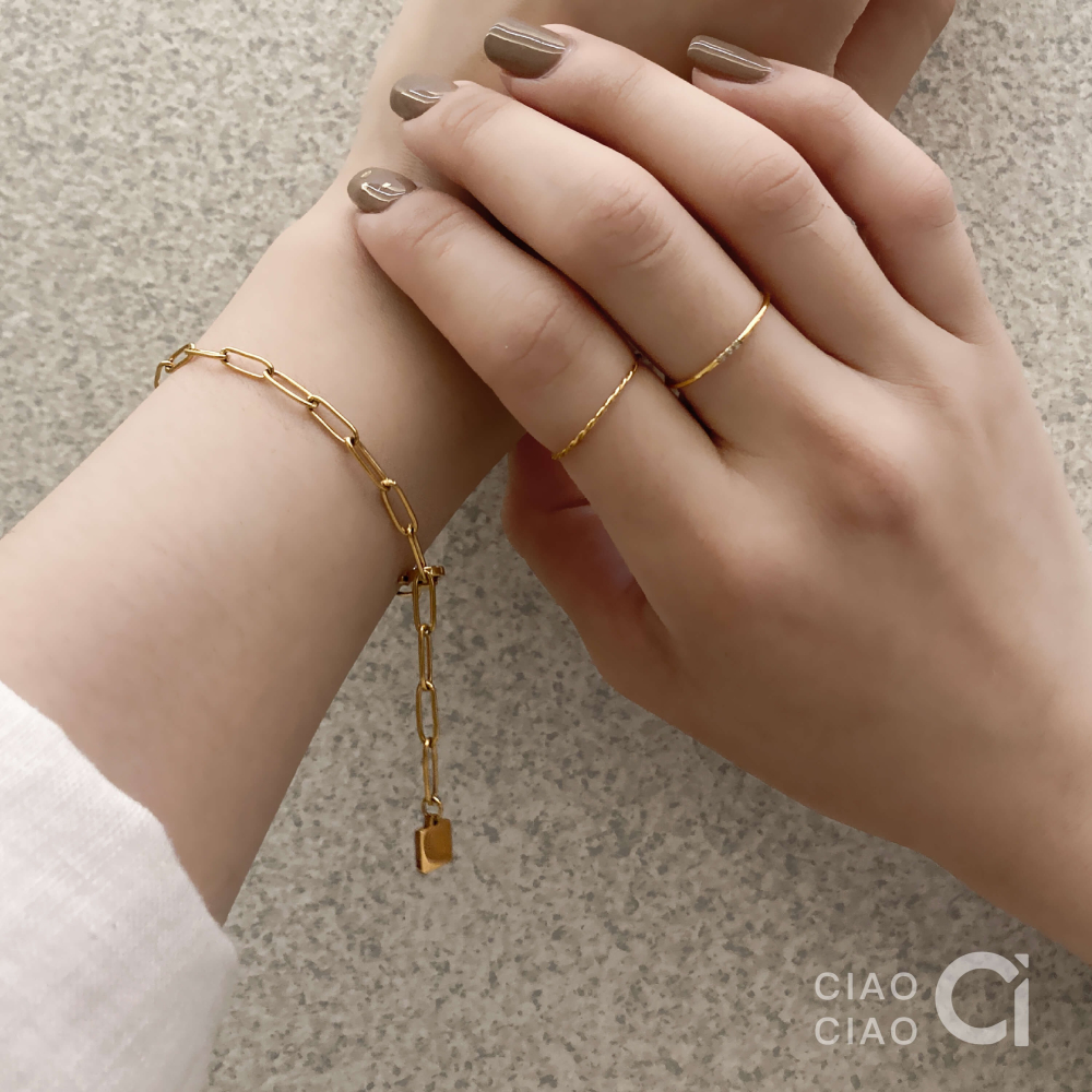 R05｜𝐂𝐥𝐚𝐬𝐬𝐲 𝐕𝐢𝐛𝐞𝐬 極細麻花溫柔感可疊搭細戒-細節圖9