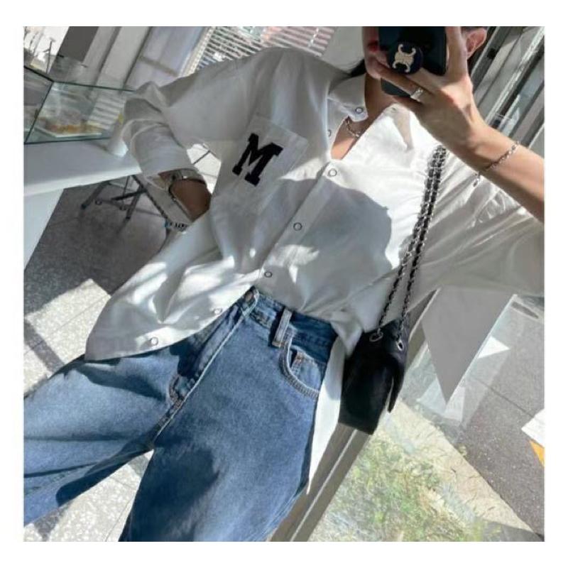 Ashley 正韓 繡製字母M襯衫長版襯衫 後開叉襯衫 造型襯衫 女生上衣-細節圖2