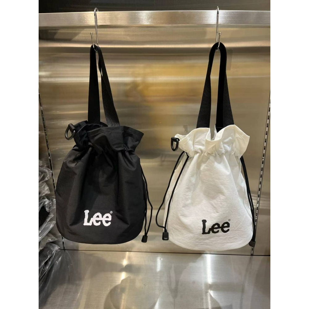 [預購 每周日中午 12:00收單] 2023 韓國 Lee 時尚包包 抽繩束口水桶包-細節圖2