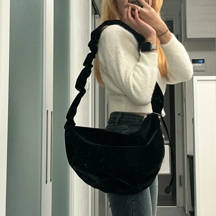 [預購 每周日中午 12:00收單] 2024 正韓 CARLYN BABE 肩背包 M-細節圖4