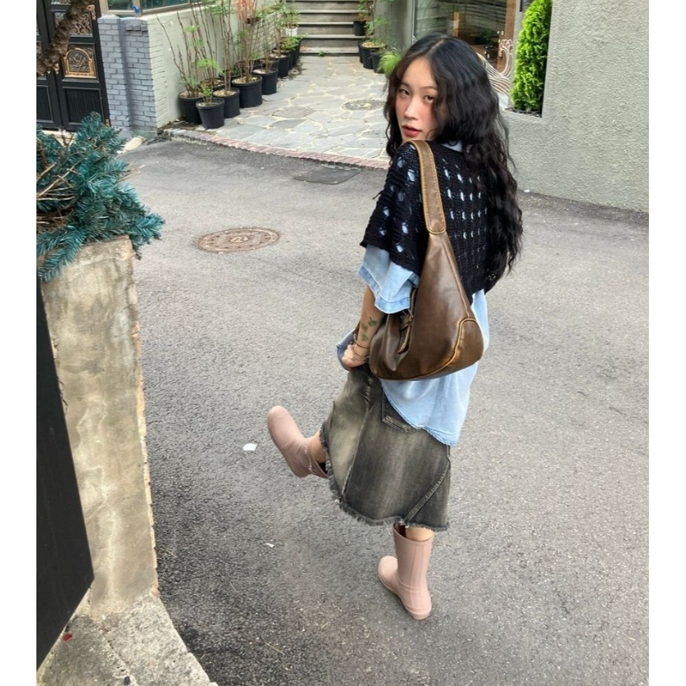 [預購 每周日中午 12:00收單] 2024 正韓 moraehouse 春夏女裝 微性感 有個性 針織洞洞罩衫-細節圖4