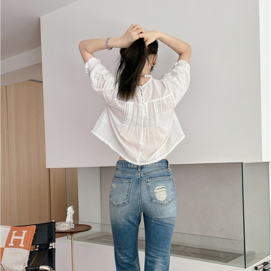 [預購 每周日中午 12:00收單] 2024 正韓 partysu 春夏女裝  泡泡袖蕾絲短版上衣-細節圖3