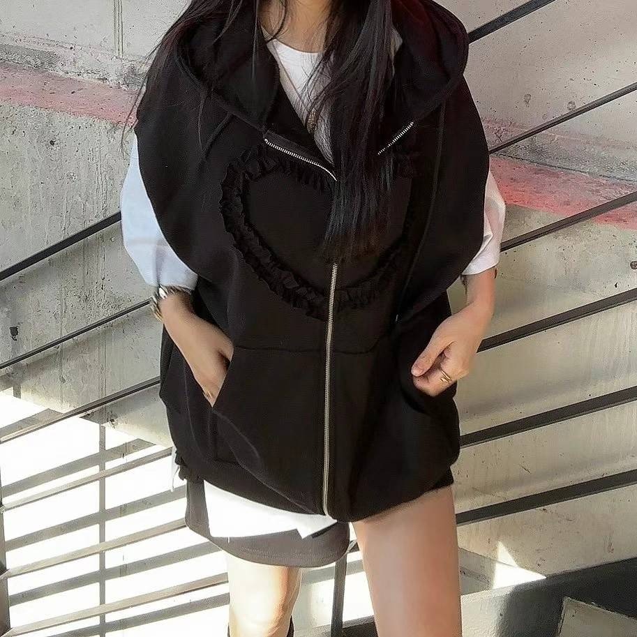 [預購 每周日中午 12:00收單] 2025 韓國 東大門 泰妍家 立體愛心連帽背心-細節圖2