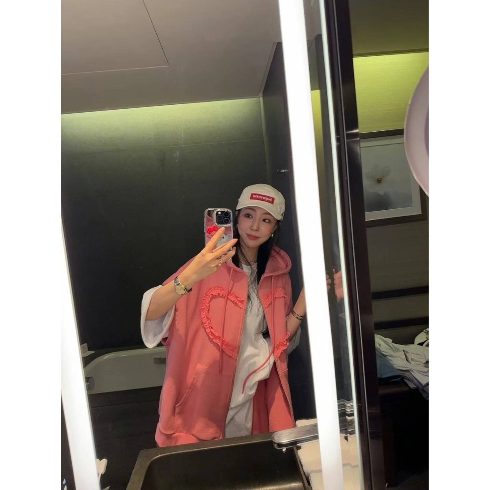 [預購 每周日中午 12:00收單] 2025 韓國 東大門 泰妍家 立體愛心連帽背心-細節圖6