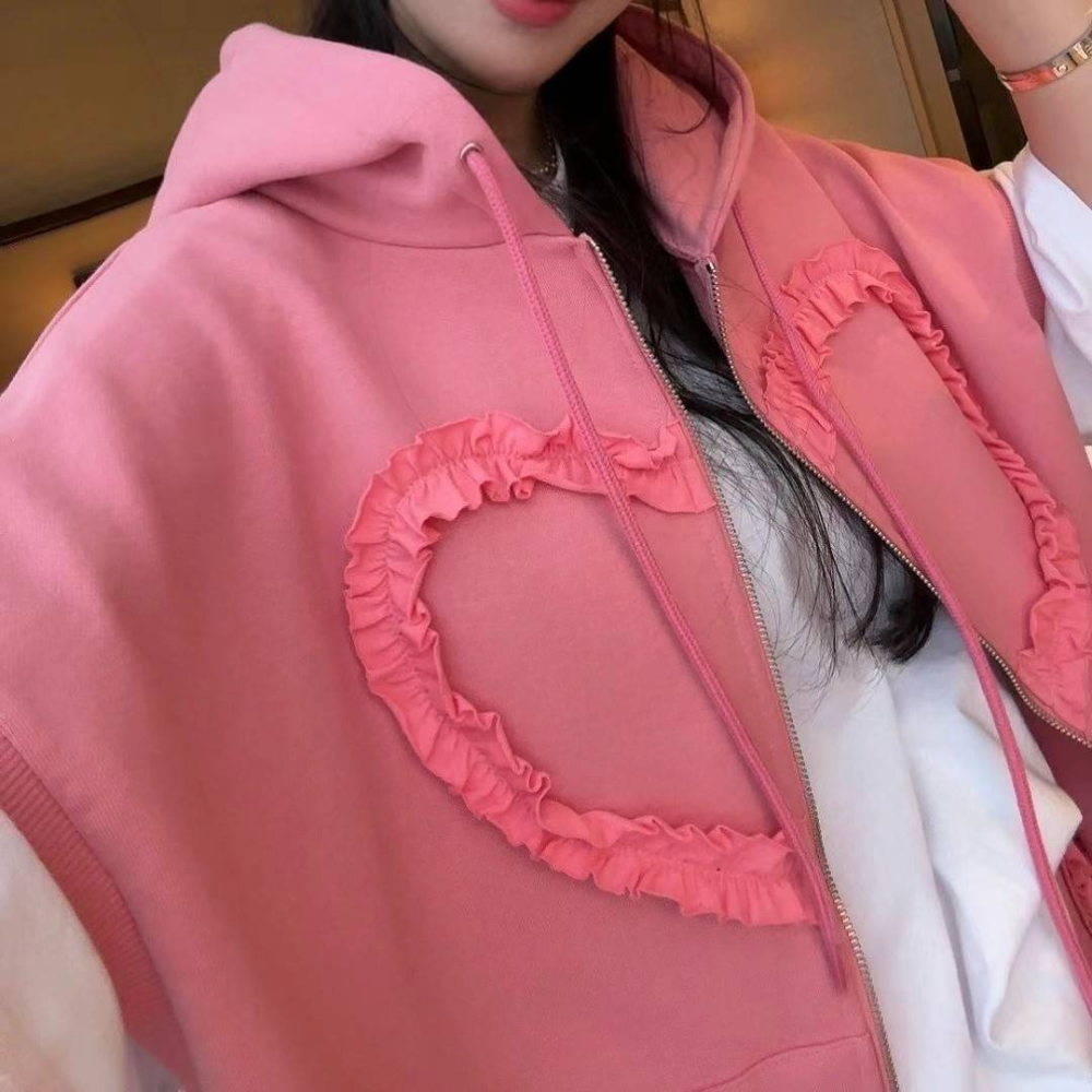 [預購 每周日中午 12:00收單] 2025 韓國 東大門 泰妍家 立體愛心連帽背心-細節圖7