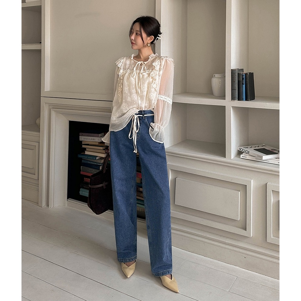 [預購 每周日中午 12:00收單] 2025 韓國 dabagirl 初春女裝 蕾絲微透束口喇叭袖上衣-細節圖4