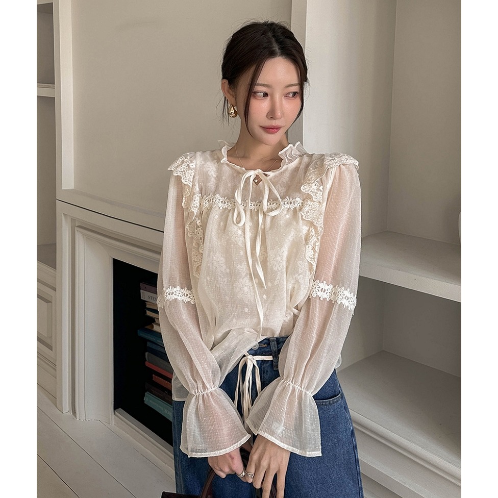 [預購 每周日中午 12:00收單] 2025 韓國 dabagirl 初春女裝 蕾絲微透束口喇叭袖上衣-細節圖8