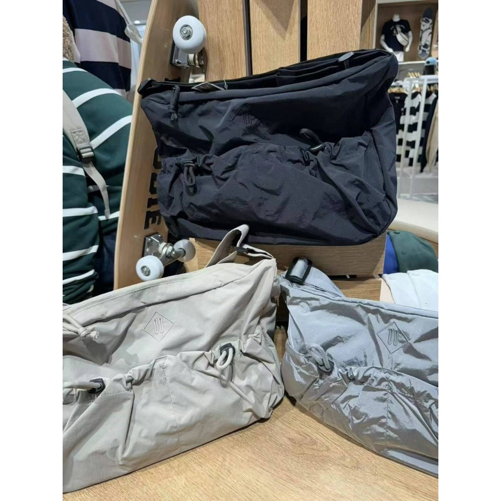 [預購 每周日中午 12:00收單] 2025 韓國  SPAO 肩背抽繩尼龍大包-細節圖2