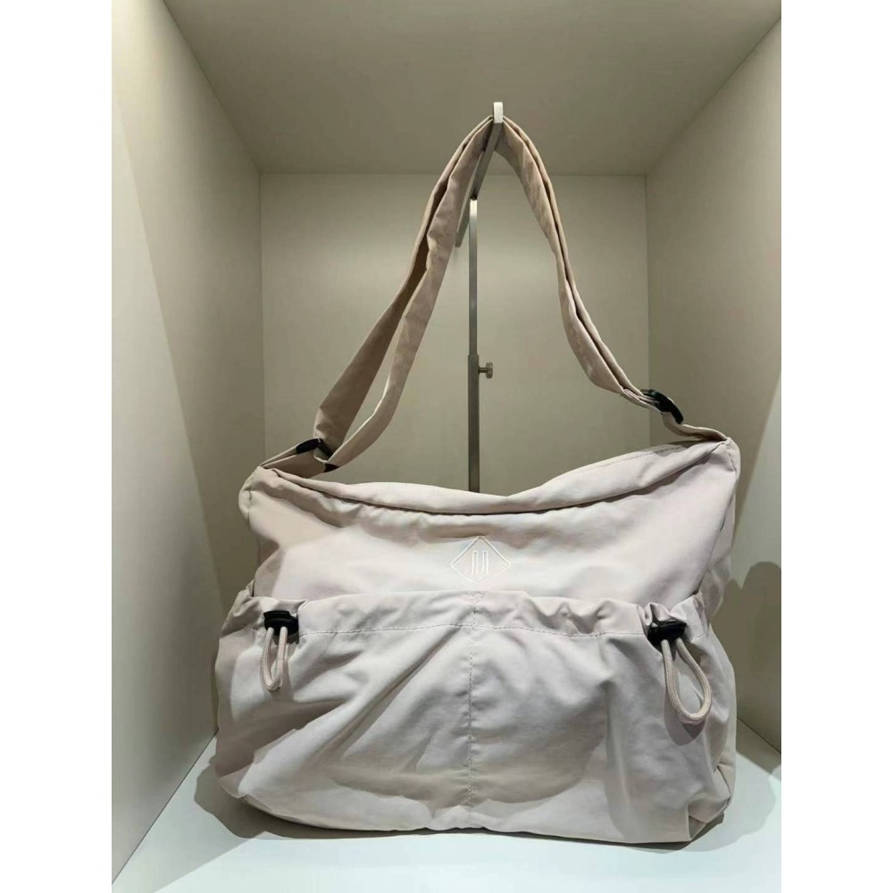 [預購 每周日中午 12:00收單] 2025 韓國  SPAO 肩背抽繩尼龍大包-細節圖7