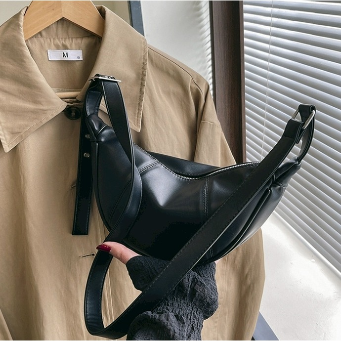 [預購 每周日中午 12:00收單] 2025 韓國 東大門 女用包包 斜背牛角包-細節圖2