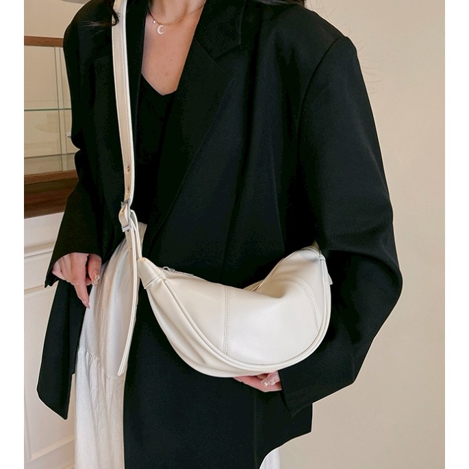 [預購 每周日中午 12:00收單] 2025 韓國 東大門 女用包包 斜背牛角包-細節圖5