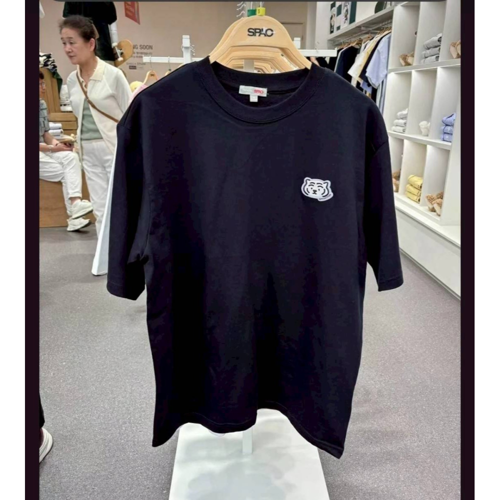 [限時限量特惠][預購 2025.05.19 中午 12:00收單] 2025 打折款~SPAO 躺胖虎黑白上衣 1+1-細節圖3