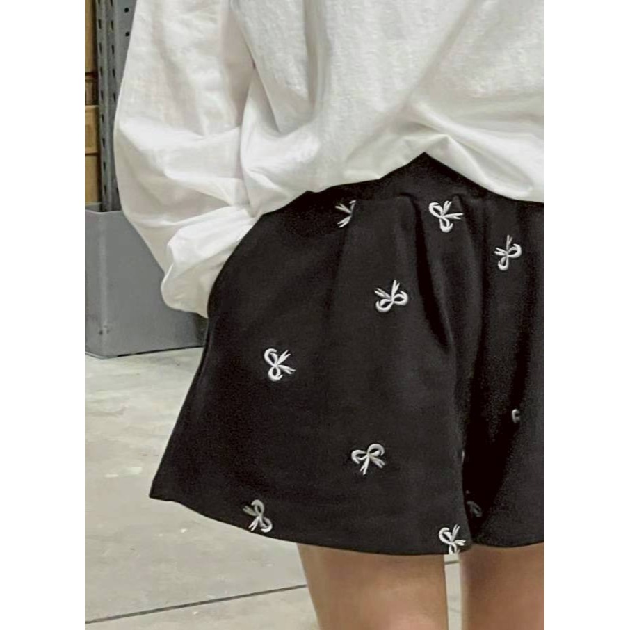 [預購 每周日中午 12:00收單] 2025 韓國 春夏女裝 蝴蝶結刺繡短褲-細節圖4