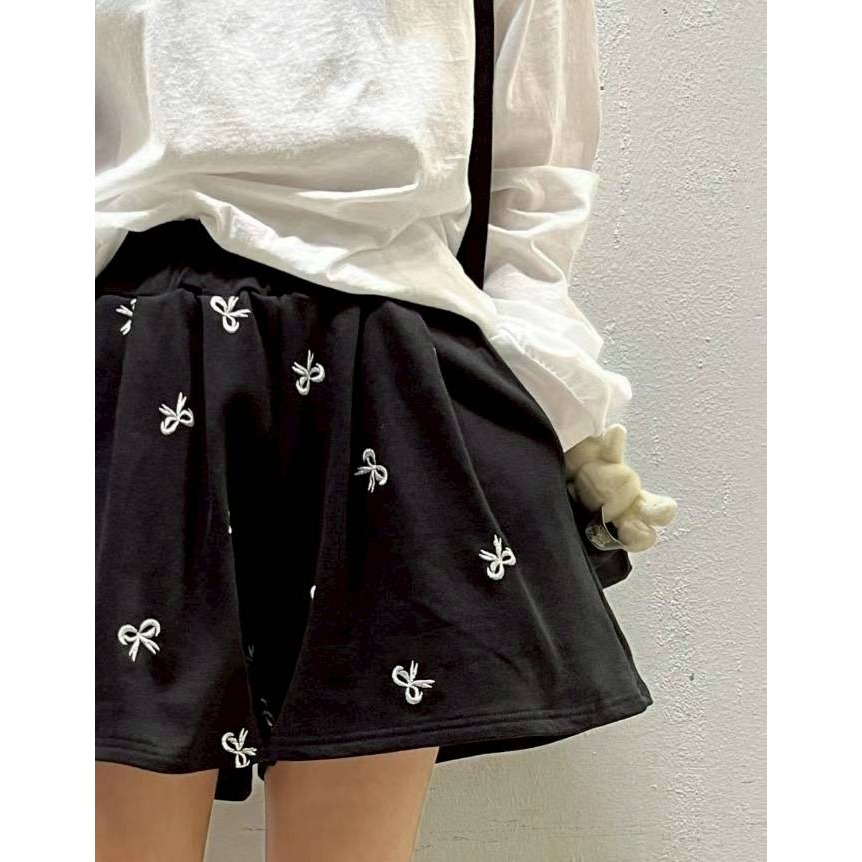 [預購 每周日中午 12:00收單] 2025 韓國 春夏女裝 蝴蝶結刺繡短褲-細節圖7
