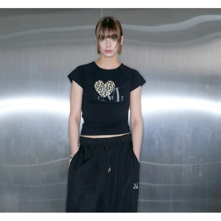 [韓國打折款] [預購 每周日中午 12:00收單] 2025 韓國 MUCENT 豹紋愛心上衣 [隨時完售]-細節圖2