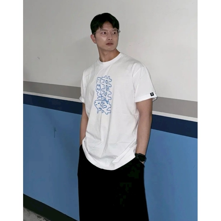 [韓國季末打折款][ 預購 每周日中午 12:00收單] 2025 BEENTRILL 中性款 LOGO設計上衣-細節圖5