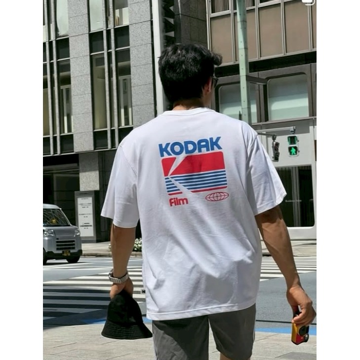 [預購 每周日中午 12:00收單] 2025 韓國 KODAK 柯達  後LOGO設計上衣  中性款(李相二穿)-細節圖6