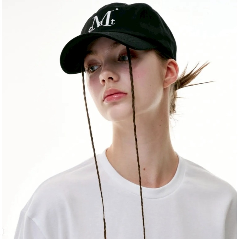 [預購 每周日中午 12:00收單] 2025 韓國 MUCENT 經典LOGO棒球帽+黑色後背包+襪子+項鍊 4件套裝-細節圖10