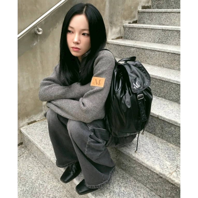 [預購 每周日中午 12:00收單] 2025 韓國 MUCENT 亮片漆皮後背包-細節圖6