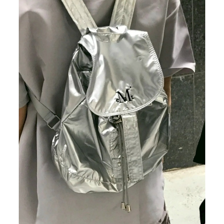 [預購 每周日中午 12:00收單] 2025 韓國 MUCENT 亮片漆皮後背包-細節圖8