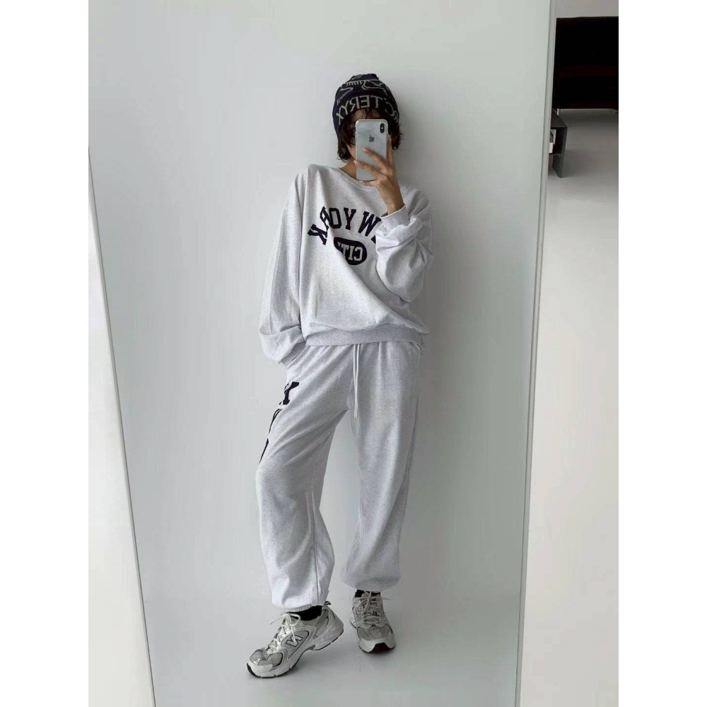 [預購 每周日中午 12:00收單] 2025 韓國 東大門 初秋女裝 NEW YORK字樣上衣+長褲套裝組-細節圖3