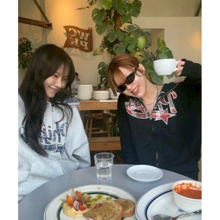 [韓國打折i[預購 每周日中午 12:00 收單] 2025 韓國 秋冬外套 PHYPS 中性款格紋LOGO連帽外套-細節圖2