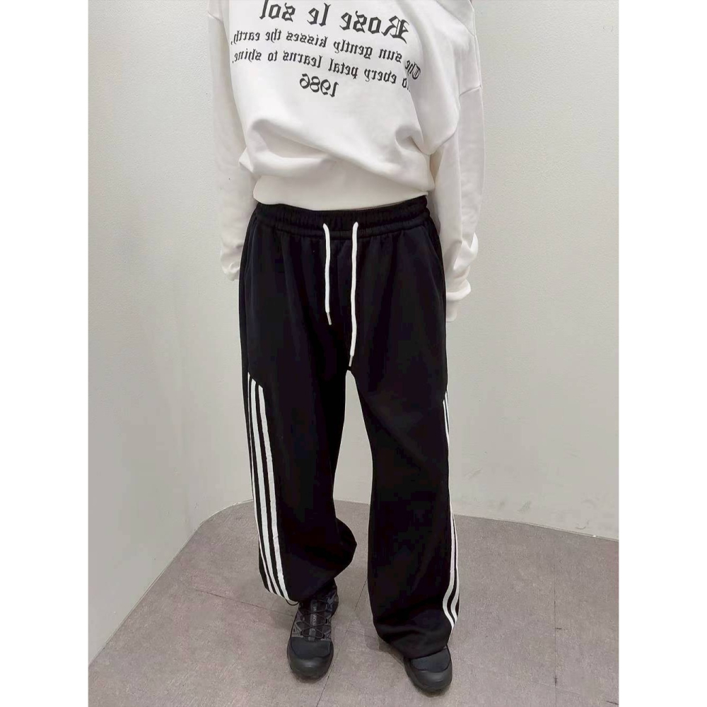 [預購 每周日中午 12:00收單] 2025 韓國 初秋女裝 特殊線條設計運動長褲-細節圖4