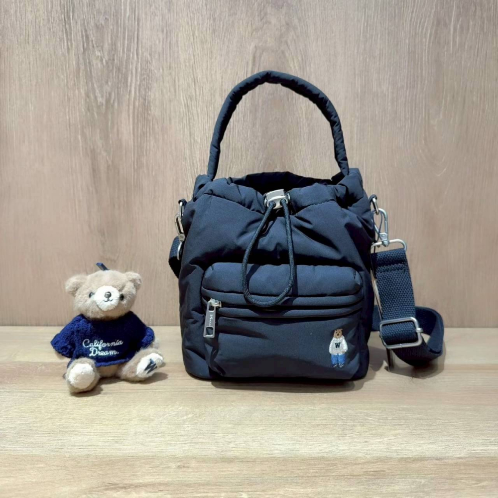 [預購 每周日中午 12:00收單] 2025 韓國  WHO.A.U 熊熊刺繡手提水桶包-細節圖2