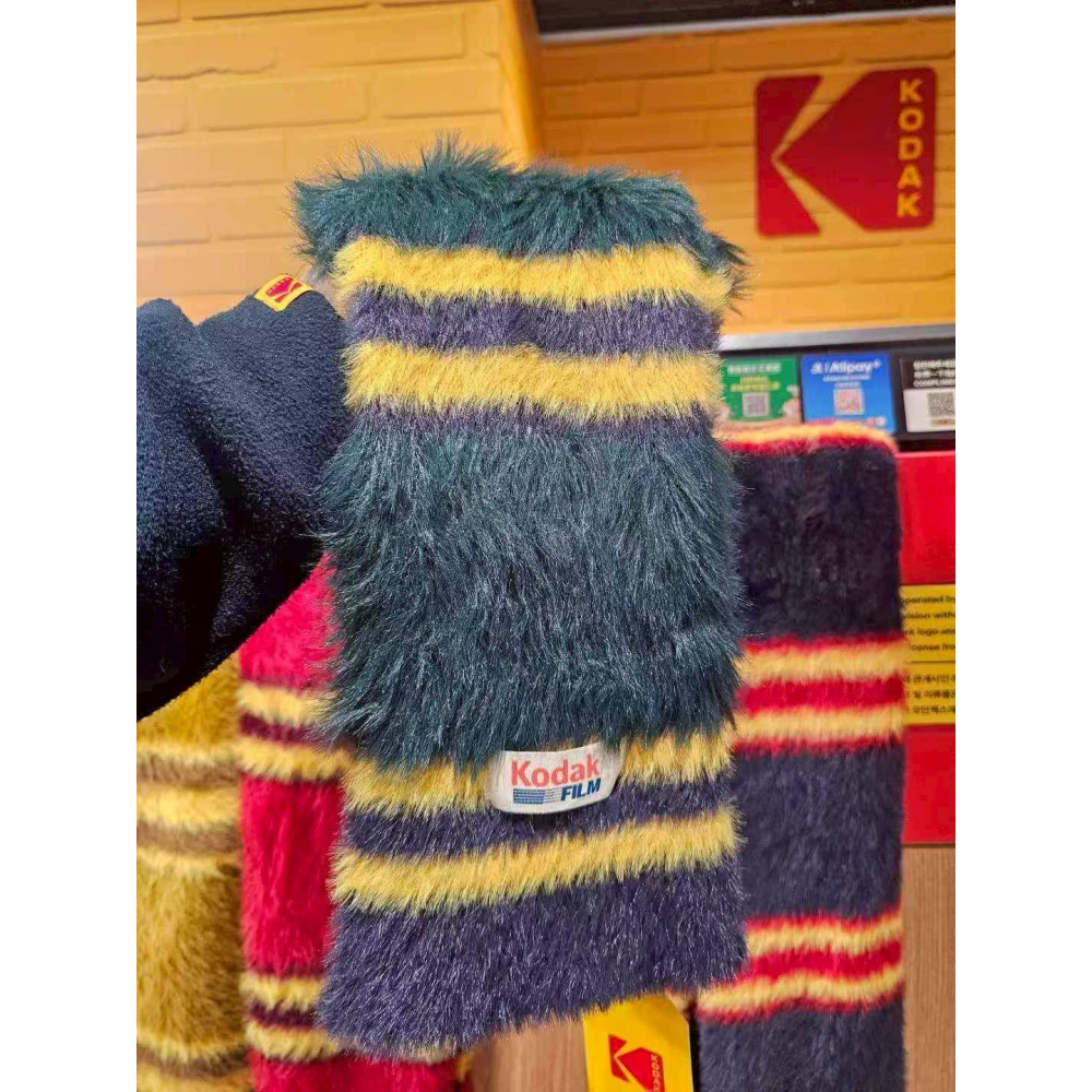 [預購 每周日中午 12:00收單] 2025 韓國  KODAK 25秋冬新款   絨毛圍巾-細節圖4