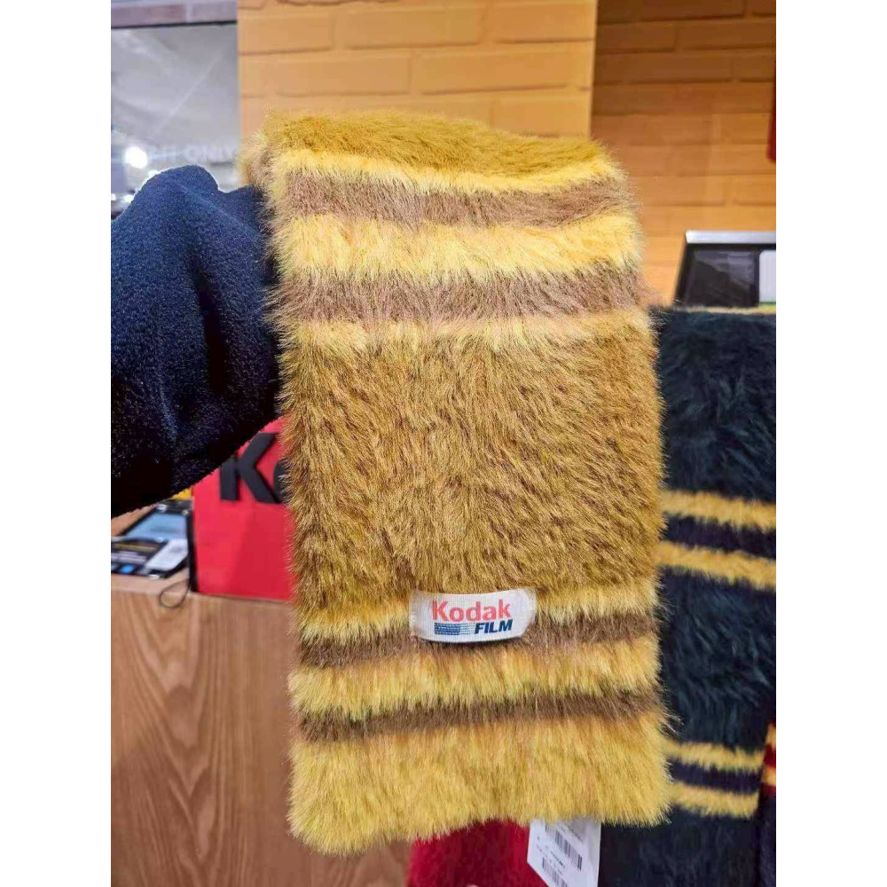 [預購 每周日中午 12:00收單] 2025 韓國  KODAK 25秋冬新款   絨毛圍巾-細節圖5