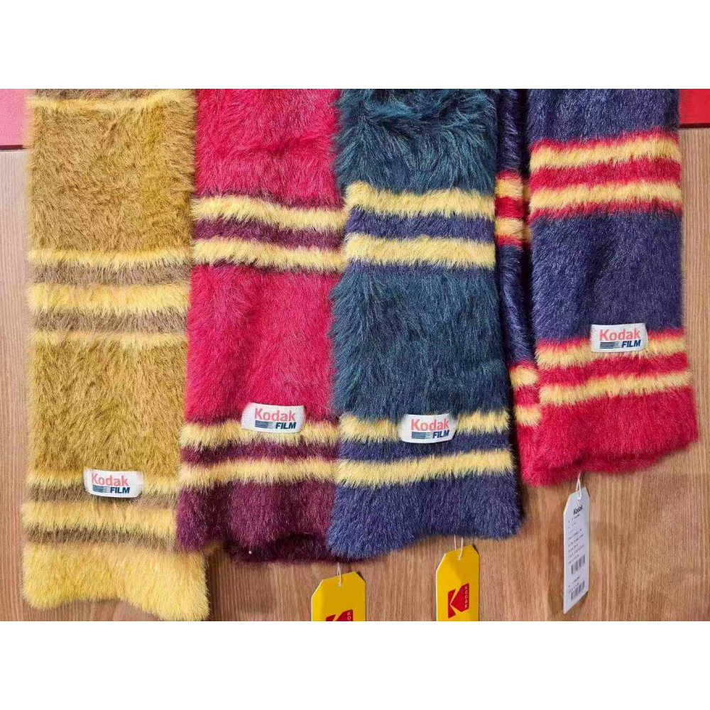 [預購 每周日中午 12:00收單] 2025 韓國  KODAK 25秋冬新款   絨毛圍巾-細節圖7