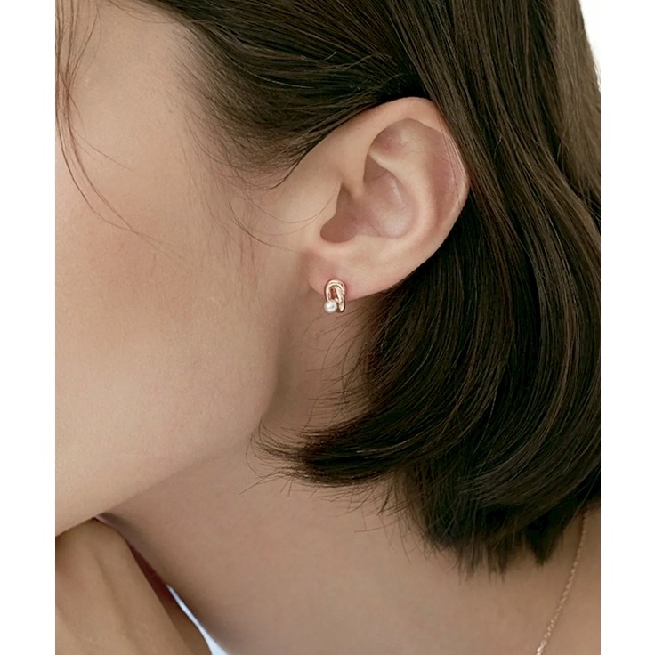 [預購 每周日中午 12:00收單] 2025 韓國 時尚配件 海秀兒   文佳映配戴  925純銀扭結3mm珍珠耳環-細節圖2