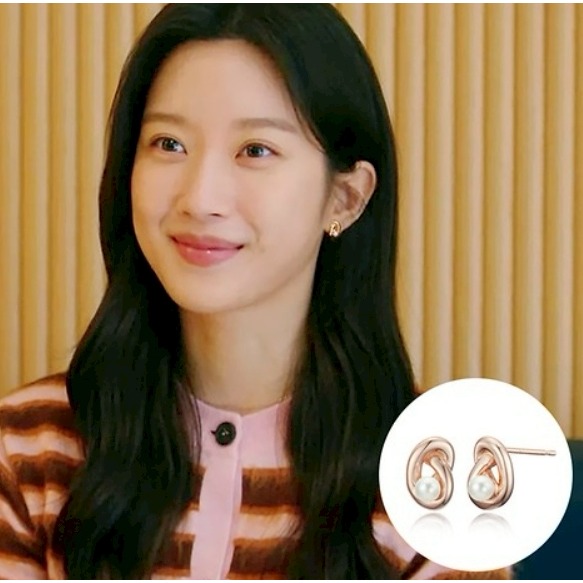 [預購 每周日中午 12:00收單] 2025 韓國 時尚配件 海秀兒   文佳映配戴  925純銀扭結3mm珍珠耳環-細節圖4