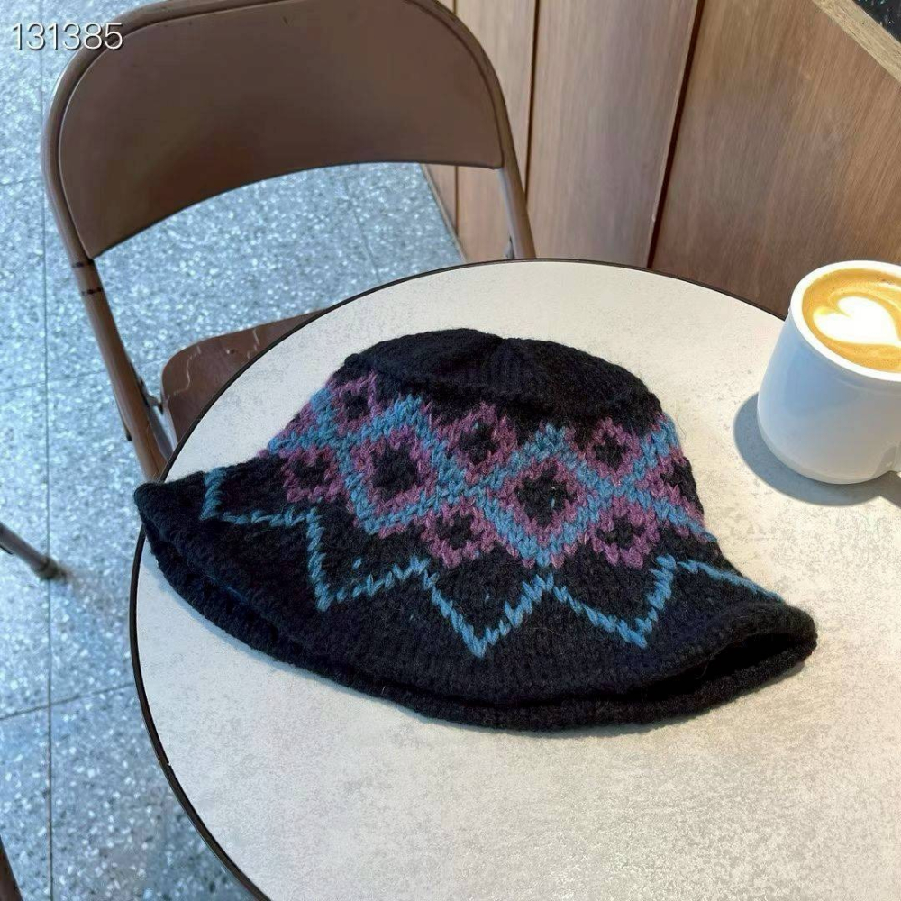 [預購 每周日中午 12:00收單] 2025 韓國 時尚配件 配色菱格紋針織漁夫帽-細節圖5